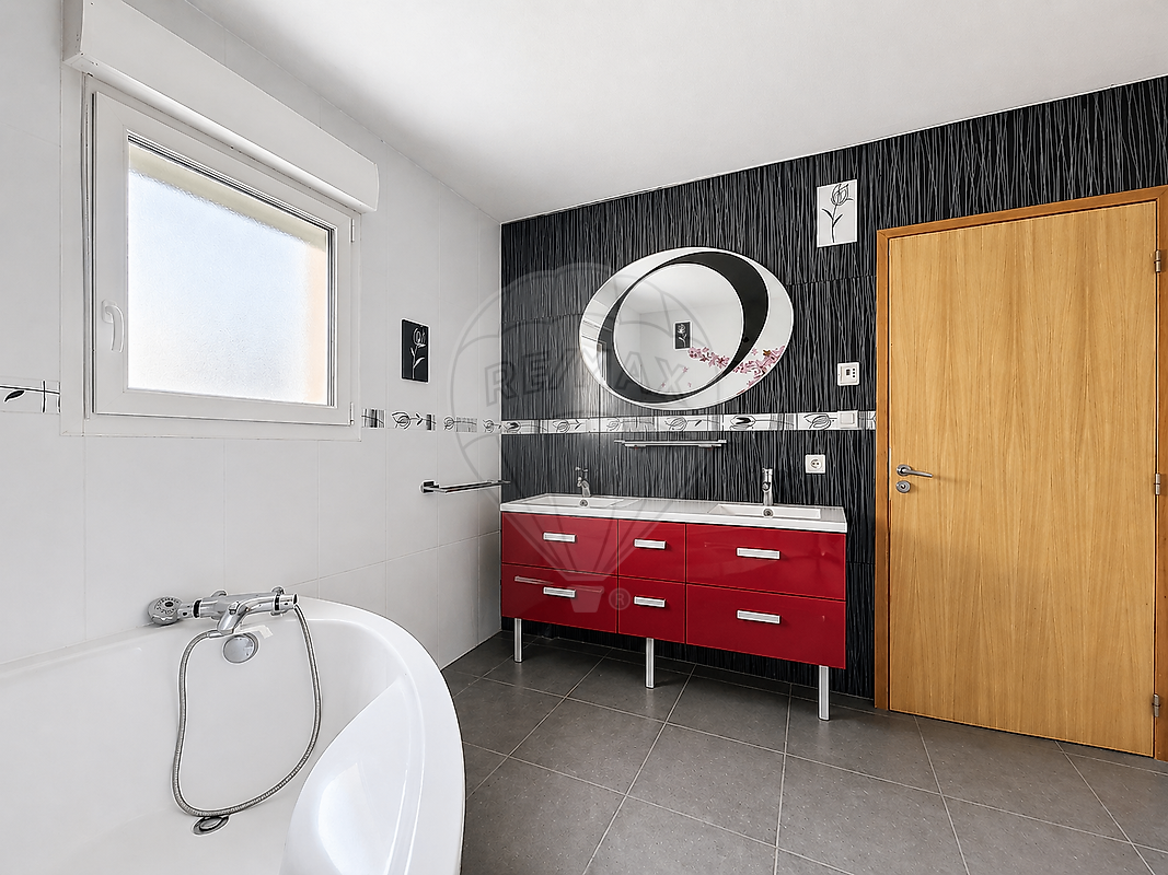 ece8c40e-50c8-4a08-adda-3d17bd0b9774.jpg