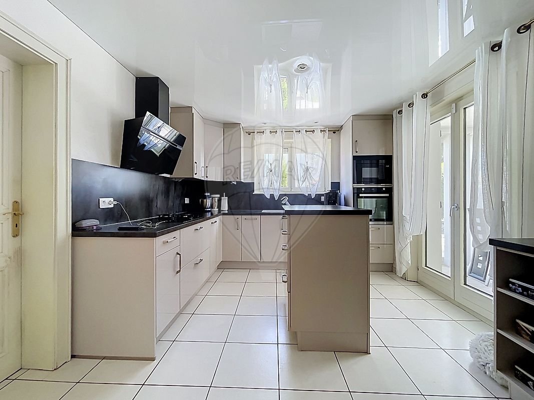 Maison 6 pièces 172 m² · à Goux-lès-Dambelin · 172 m² · 432 500 €